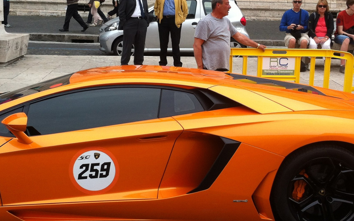  50 anni Lamborghini noleggio transenne Roma